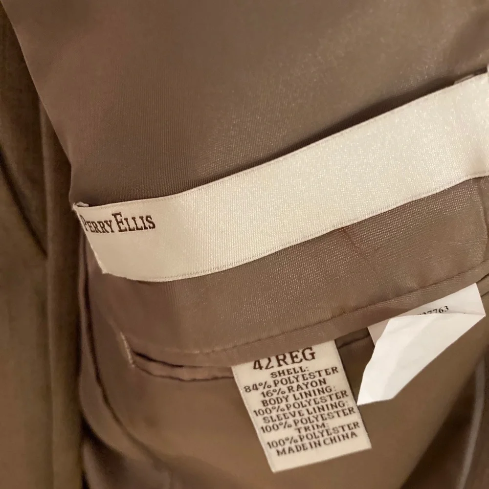 Perry Ellis 3-Button 2-Piece Suit